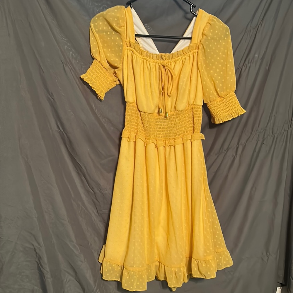 Nice yellow dress
